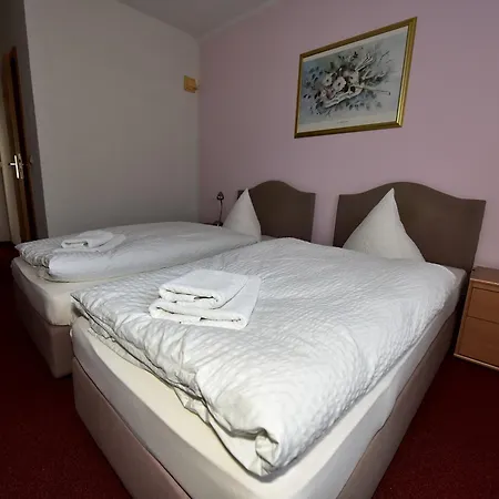 Schwesinger Bed & Breakfast *